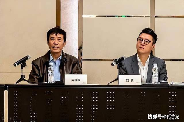 浴池中的她